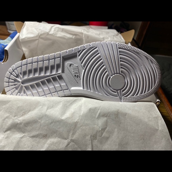 White air Jordan’s 1 mid - Picture 4 of 6